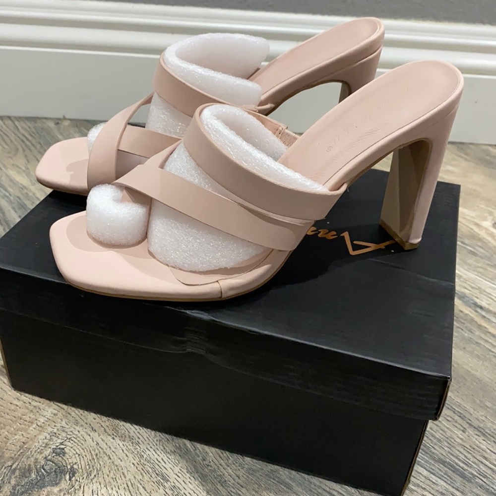 NEW BLUSH HEELS Size 7